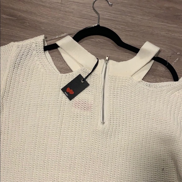 Cold shoulder sweater NWT - Picture 2 of 2